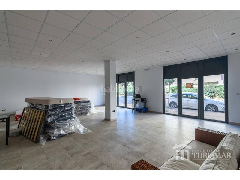 Foto 81f10c0e-ec95-4c07-873c-0a5d20fd38e8. Local comercial en de la cruz 1 residencial espigón en Ayamonte