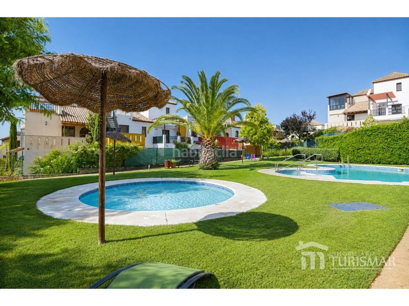 Foto 41d3a4a4-bbde-4b6d-b912-d2bb941f1f60. Casa adossada amb aparcament piscina a Costa Esuri Ayamonte