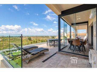 Attico in Avenida cisnes 1. Exclusivo ático con espectacular terraza de 66 m en isla canela