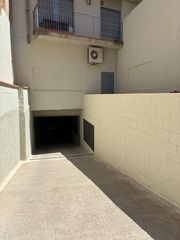 Aparcament cotxe a Rambla de joaquim vayreda 55. Parking individual de compra