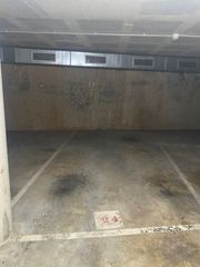 Aparcament cotxe a Rambla de joaquim vayreda 55. Parking individual de compra