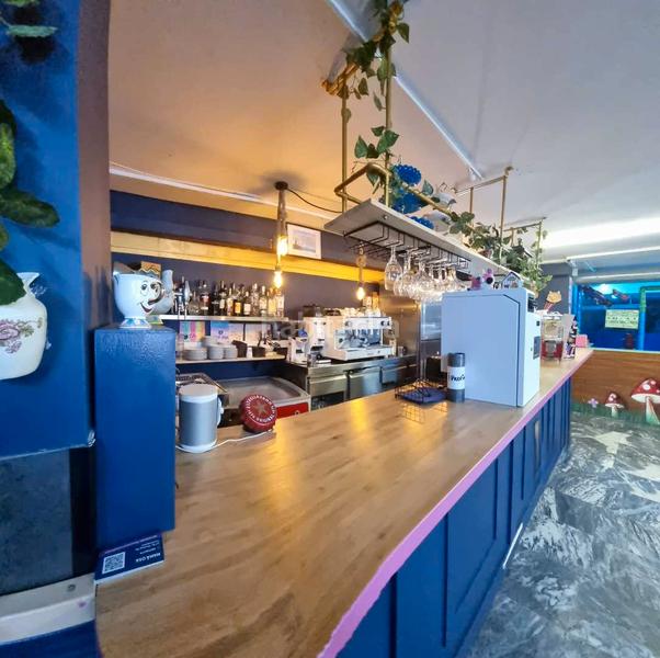 Foto ba7707e4-e6f6-46f4-b6fb-a7d0abc460aa. Traspaso local comercial negocio en centro pueblo listo para trabajar en Castelldefels