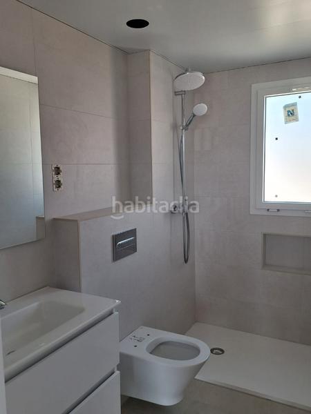 Foto bfc416e0-0898-4ecb-81a4-d19bbbe14c44. Ático 59m<sup>2</sup> en passeig garbí 242 vivir junto al mar en Baixador Castelldefels