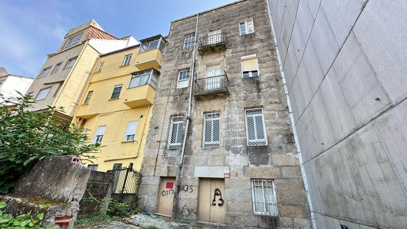 Foto 8eaf6bd1-90a4-41c1-9acd-6fec9a3d5e43. Edifici a Teis Vigo
