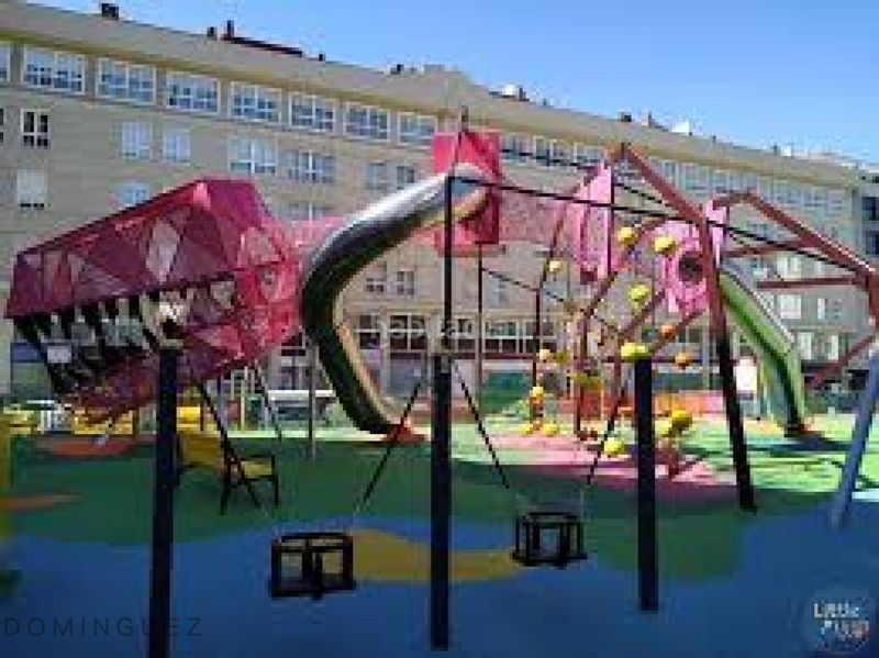 Foto f817ed08-1d72-4478-8a1c-d9dd81ec813d. Edifici a Teis Vigo