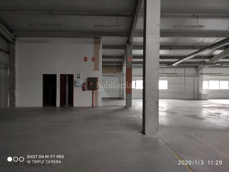 Foto 5153f6cb-dad3-43c4-ae0f-7b2bf45abd89. Nave industrial en Valadares - Beade Vigo