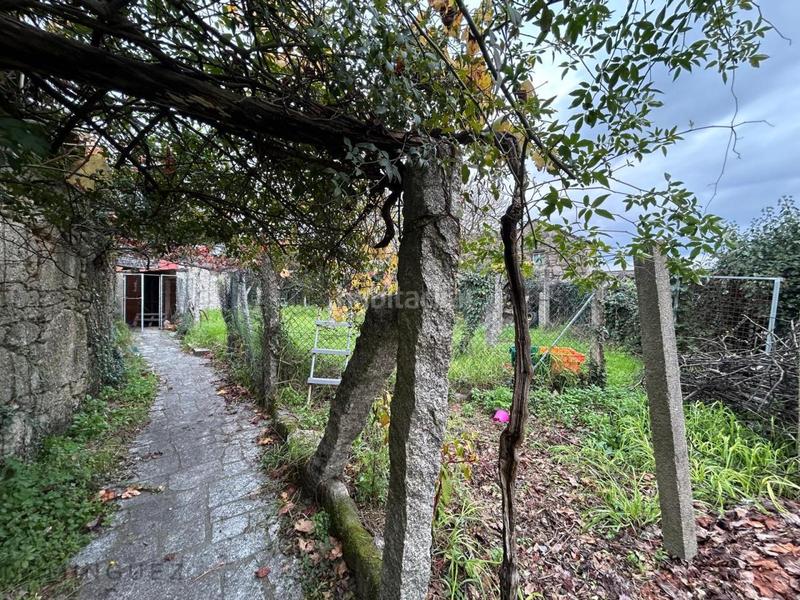 Foto e3249ced-62bf-4a82-8e13-b4c5588dbe27. Masía en Salvaterra de Miño