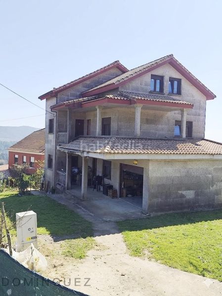 Foto bab7de9c-3620-4734-b620-1a892f41c51f. Maison avec parking dans Mos