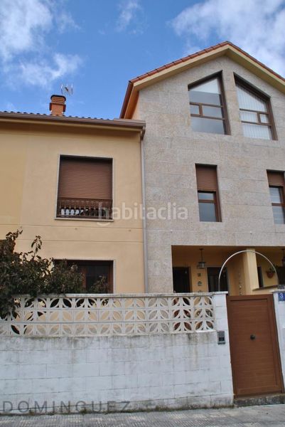 Foto 0d5bddc4-7dd1-4604-b824-76b41db0a102. Casa adosada en Darbo Cangas