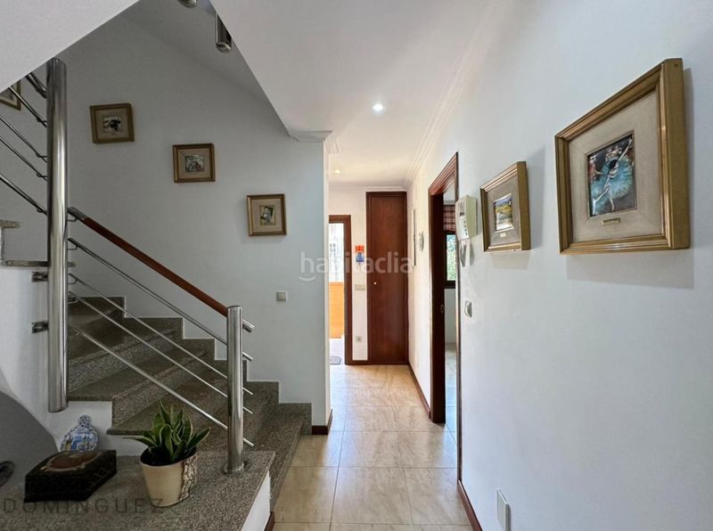 Foto a2e4c9bf-43cc-48db-b50a-ce80f5638660. Casa adosada en Darbo Cangas