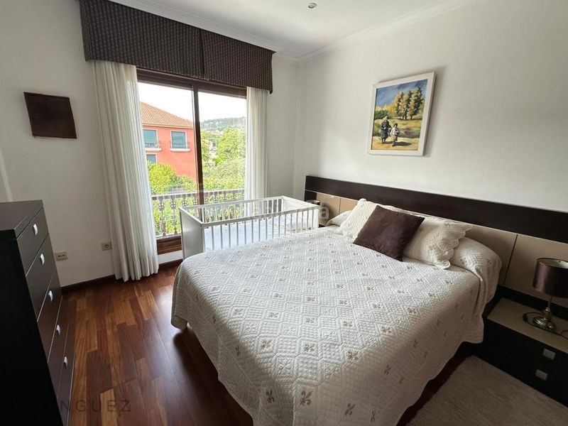 Foto c9dea19b-d95c-48c3-bdfa-da20c8d7f6d2. Casa adosada en Darbo Cangas