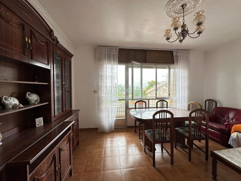 Foto 4ad5e42b-5ee7-49b7-88d9-8b2f87c3be3c. Casa amb aparcament a Marín