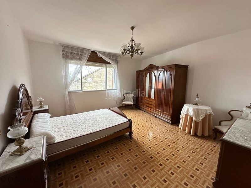 Foto bb03b46b-53e9-46c2-82a0-a1f8b11daae0. Casa amb aparcament a Marín