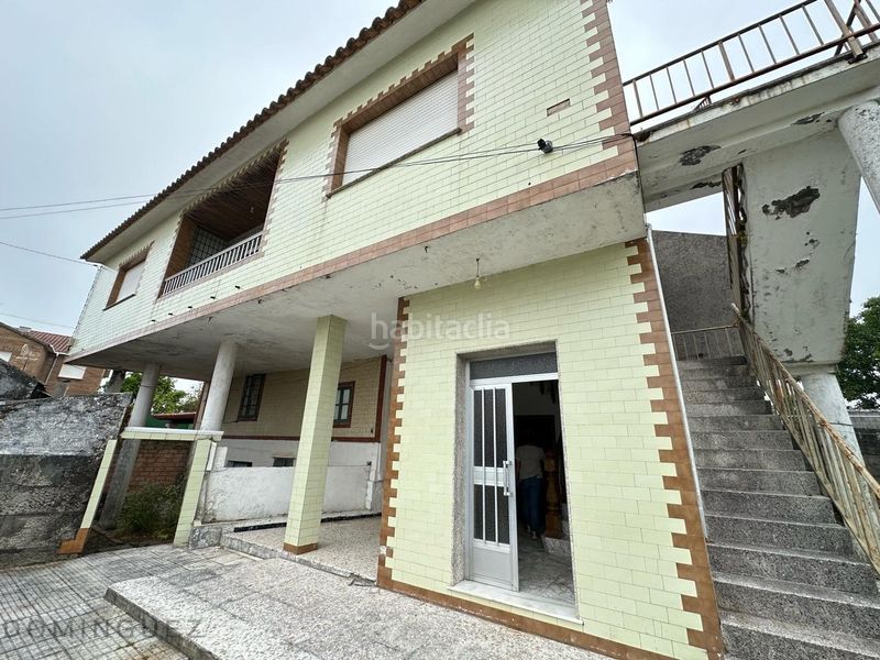 Foto cb4271bc-40ab-43d5-bb25-557206e116f9. Casa amb aparcament a Marín