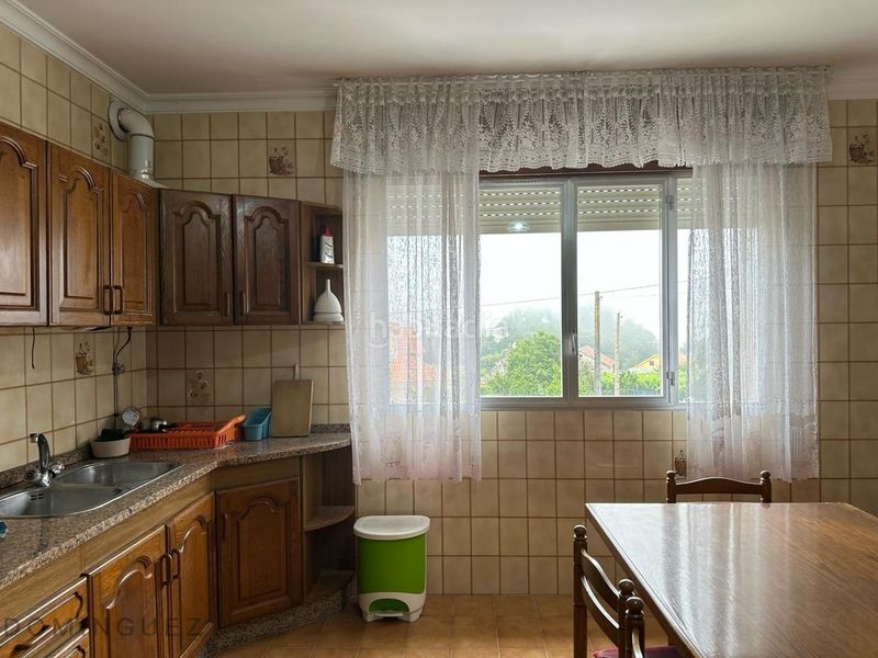 Foto d1445ec7-85d8-4111-b97b-2a6d5e9a5cd3. Casa amb aparcament a Marín