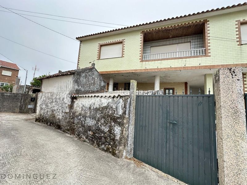 Foto f2d0472a-f8d8-4008-90e9-6fde86f71b0f. Casa amb aparcament a Marín