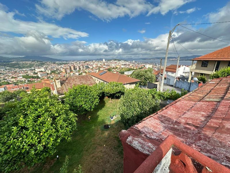 Foto a68ae902-087b-4c94-a1c3-c967dd0fc351. Casa amb aparcament a Lavadores Vigo