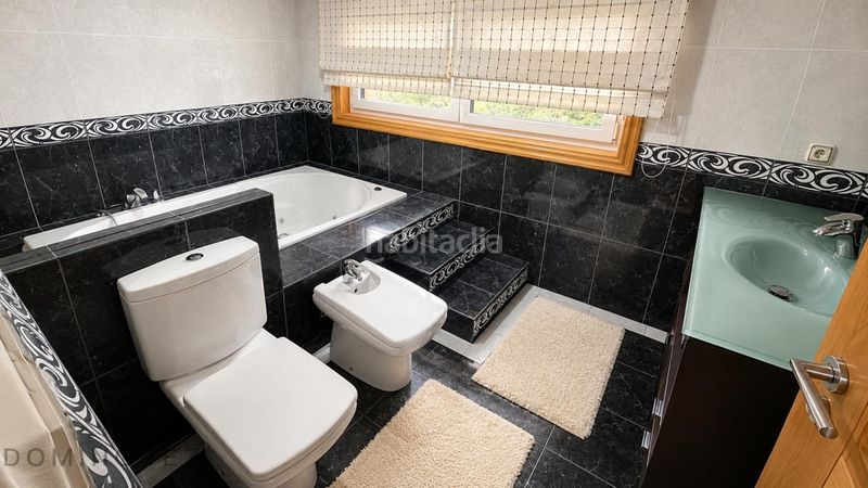Foto b4703a6e-6812-4034-a6f4-ee86ec456262. Chalet en Bembrive Vigo