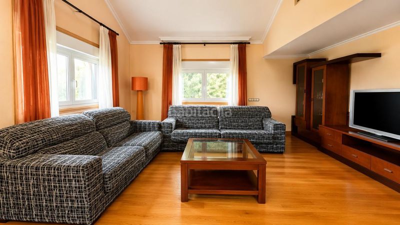 Foto b37c06dd-1d85-4f91-9d64-5802d84b9eb1. Xalet amb calefacció aparcament piscina a Bembrive Vigo