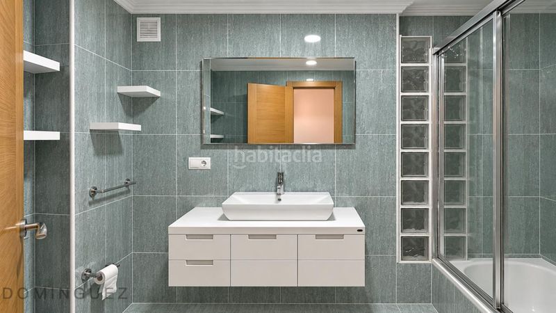 Foto 2f2d6d69-c792-4da7-82da-a8f2c2381dde. Piso en Lavadores Vigo