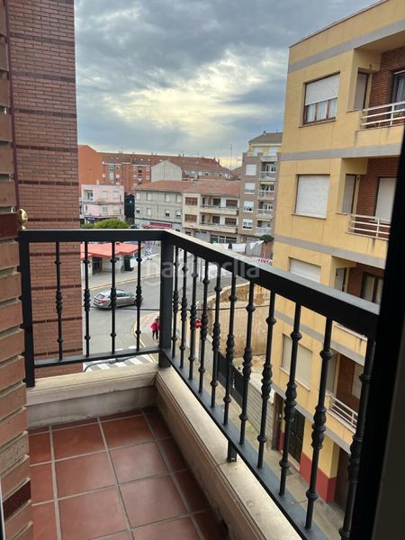 Foto c0c7c1a0-ca4c-44c1-b06a-2002f233dea7. Pis amb calefacció aparcament a Bañeza (La)