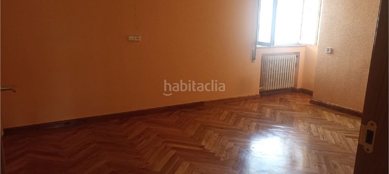 Foto fefa0bf3-e64d-4831-801e-cacfada030a3. Pis amb calefacció a Bañeza (La)