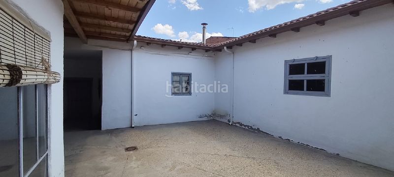 Foto b503ef8d-15be-4bd4-bfe8-931635acd13c. Casa amb calefacció aparcament a Castrocalbón