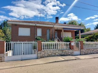 Chalet in Villarejo de Órbigo. Chalet  veguellina de órbigo veguellina