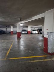 Lloguer Aparcament cotxe a Santo domingo 64. Plaza de garaje en rúa santo domingo, cómoda.