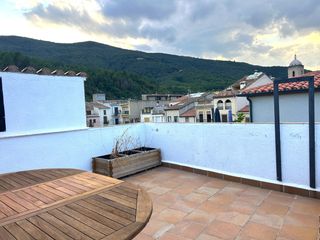 Casa adossada  Pla�a de la vila. Casa a amer amb llicencia turistica