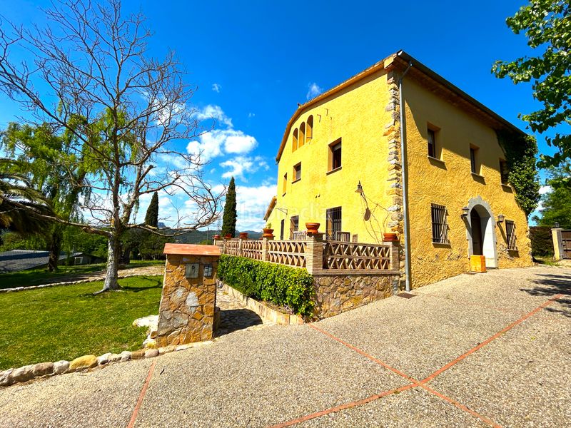 Foto 9b672875-d711-4192-a49b-4cfbbdc79242. Casa amb xemeneia calefacció aparcament a Bescanó
