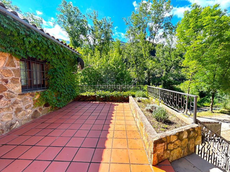 Foto fa725774-1d0b-4557-b5f8-7f0a7f21fbbc. Casa amb xemeneia calefacció aparcament piscina a Osor