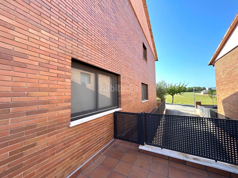 Foto e6da359d-fc03-495f-9783-c9b9b920137b. Casa adossada amb xemeneia calefacció aparcament a Sils
