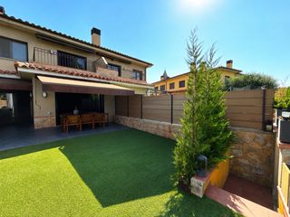 Semi detached house in Aiguaviva. Casa a aiguaviva