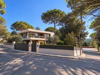 Terreny residencial  Carrer mas amat. Parcel.la a palau-girona