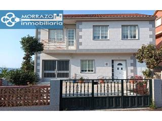 Casa en Lugar means 54. Casa con terreno y vistas cerca de la playa en bueu