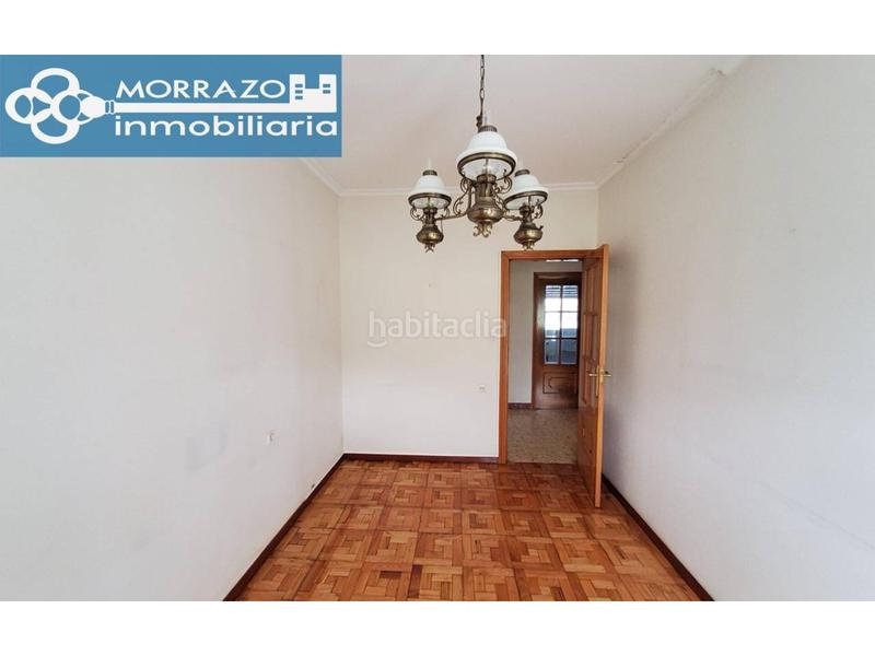 Foto 4e657920-b346-48a8-bd52-70e60e7ae861. Casa en lugar means 54 casa con terreno y vistas cerca de la playa en Bueu