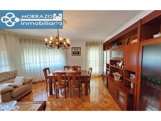 Casa  Avenida marín. Casa al lado de la playa de petis en bueu.