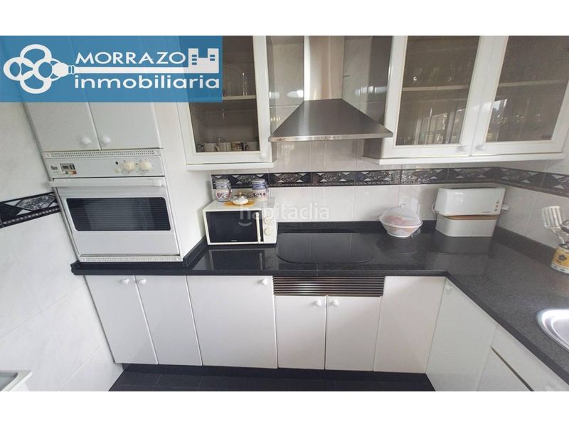 Foto 4c1d842a-e073-4de2-b4ad-fa88a5e14029. Casa amb calefacció aparcament a Marín