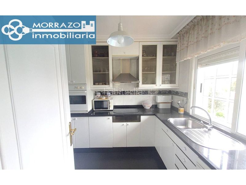 Foto d6bef79b-91a6-4eba-a01f-16e80b32a616. Casa amb calefacció aparcament a Marín