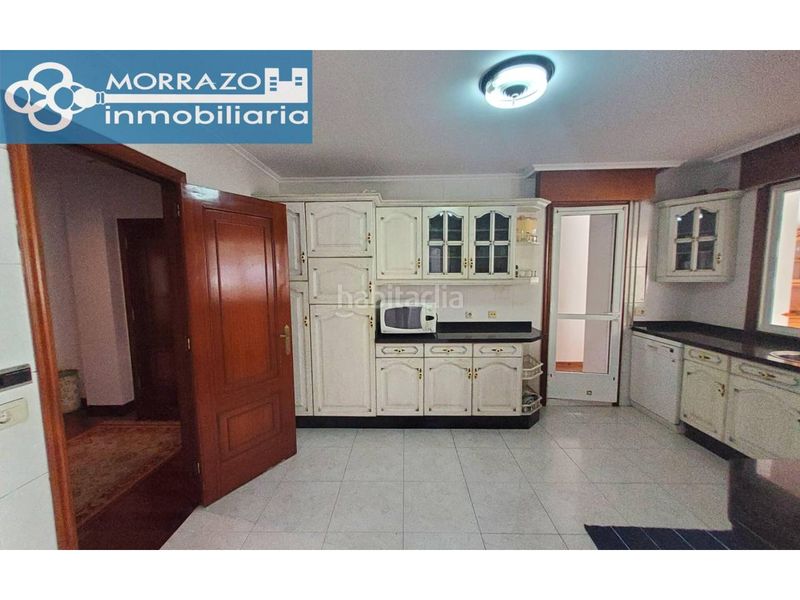 Foto c03f01fb-d610-4b57-9b94-1e8afda2610b. Pis amb calefacció aparcament a Bueu