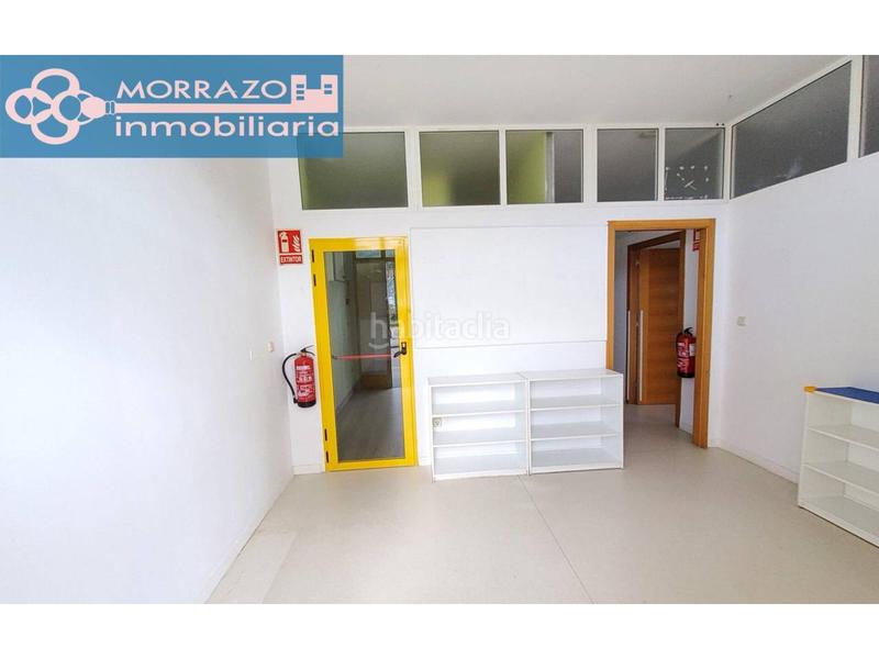 Foto b4fb92eb-51c9-44ca-9cb6-ade295496e21. Lloguer local comercial a Bueu