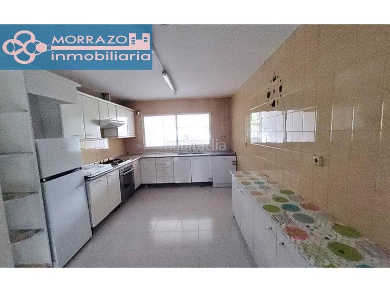 Foto e36f2d24-9d4f-4f71-843f-e4e16fde0420. Lloguer local comercial a Bueu