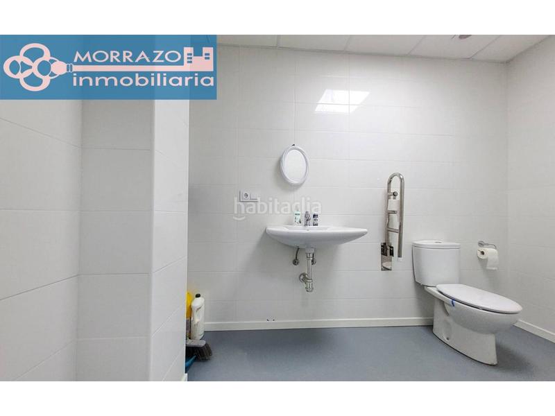 Foto 3d138620-4f1a-4b00-8f4a-c6ca3b901f34. Local commercial dans Bueu