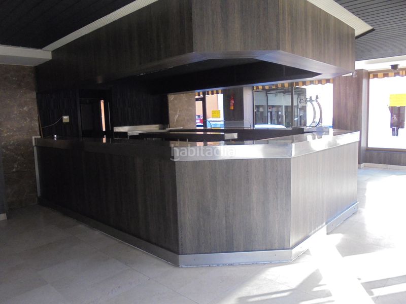 Foto 85d7feb6-7167-438e-97a2-59c33f6e6c39. Local comercial a avenida ejército español 4 a Barbastro