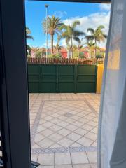Casa adossada  Calle venezuela. Vivienda unifamiliar en vecindario