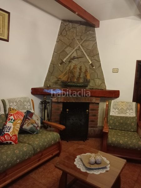 Foto be345f49-e3b1-432b-949a-42fe95ae6c79. Masia amb xemeneia calefacció aparcament a Cruces Barakaldo