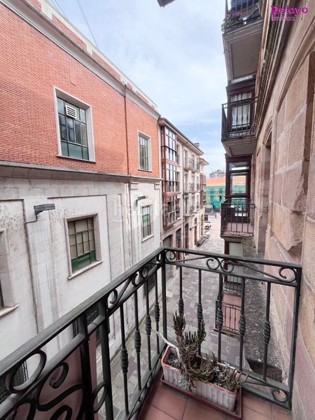 Foto 60a79c9b-58ea-4caf-a45f-2f6c004fb34f. Pis a pasaje de saro 4 a Centro Torrelavega