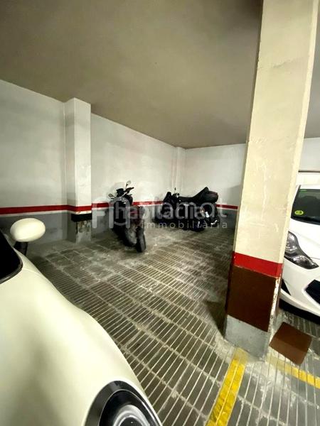 Foto 444b4599-880f-4049-9710-04f0c81ca8c7. Parking coche en La Guineueta Barcelona