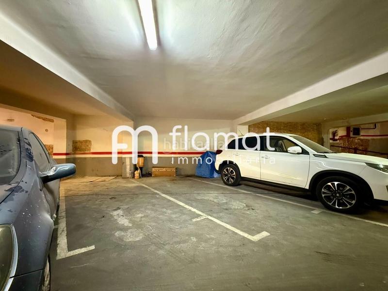 Foto 008310bd-1d4c-47d0-b675-cdd919cd607d. Parking voiture dans Vila de Gràcia Barcelona